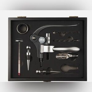 Hotel collection wine accessory set